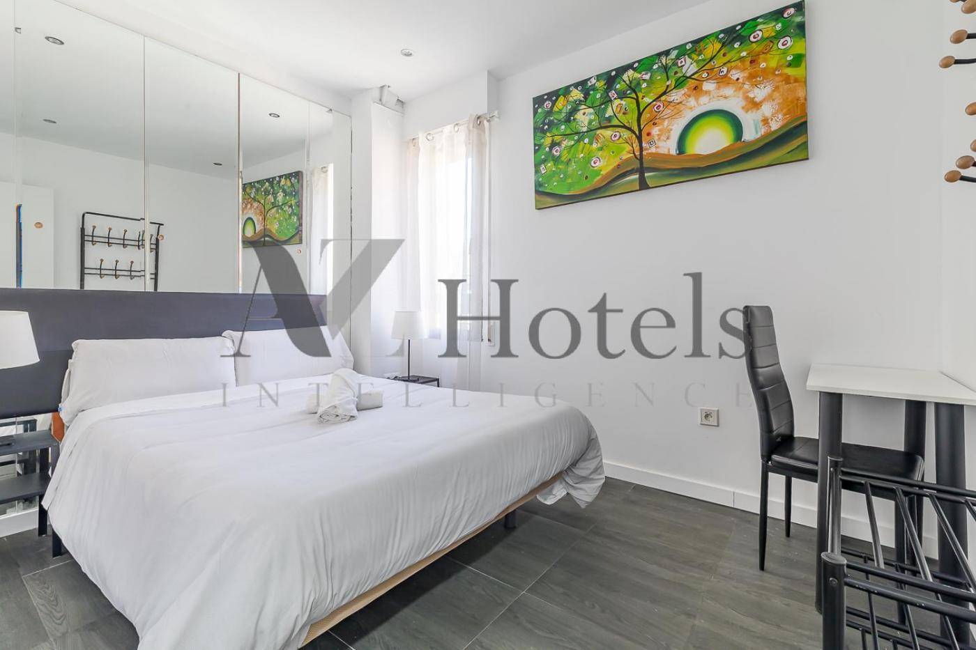 Ayz Ulises - Auto Check-In Property Madrid Buitenkant foto