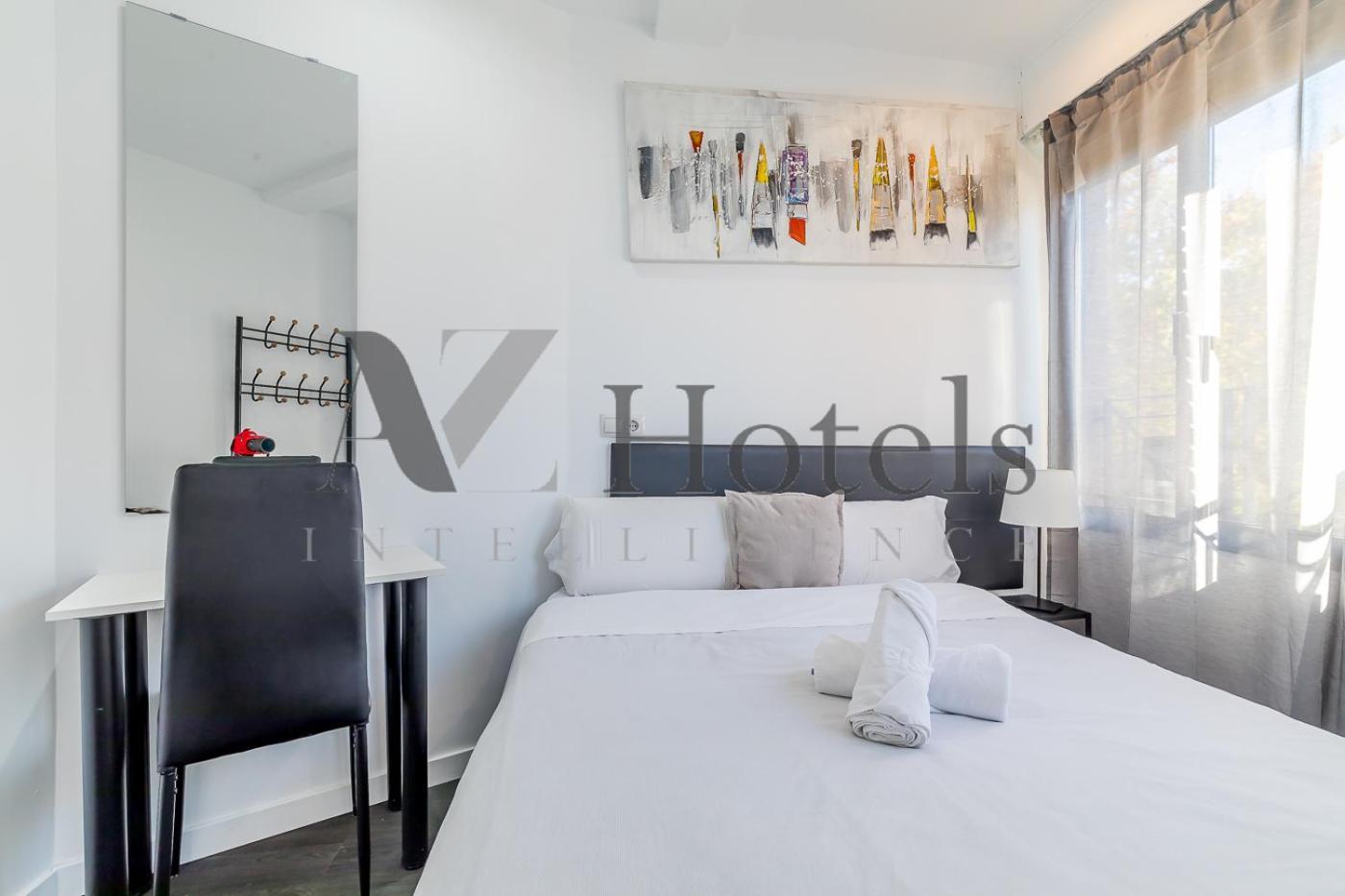 Ayz Ulises - Auto Check-In Property Madrid Buitenkant foto